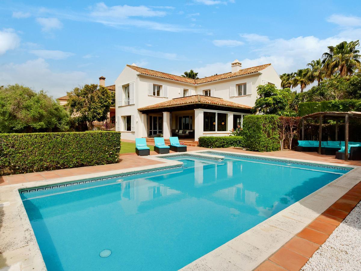 Luxurious Villa In Sotogrande With Swimming Pool Exterior photo
